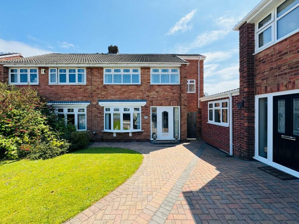 4 bedroom semidetached house for sale in Retford Grove, Fens