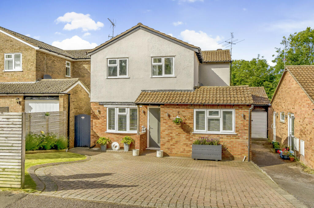 4 bedroom detached house for sale in Valley Way, Exmouth, Devon, EX8