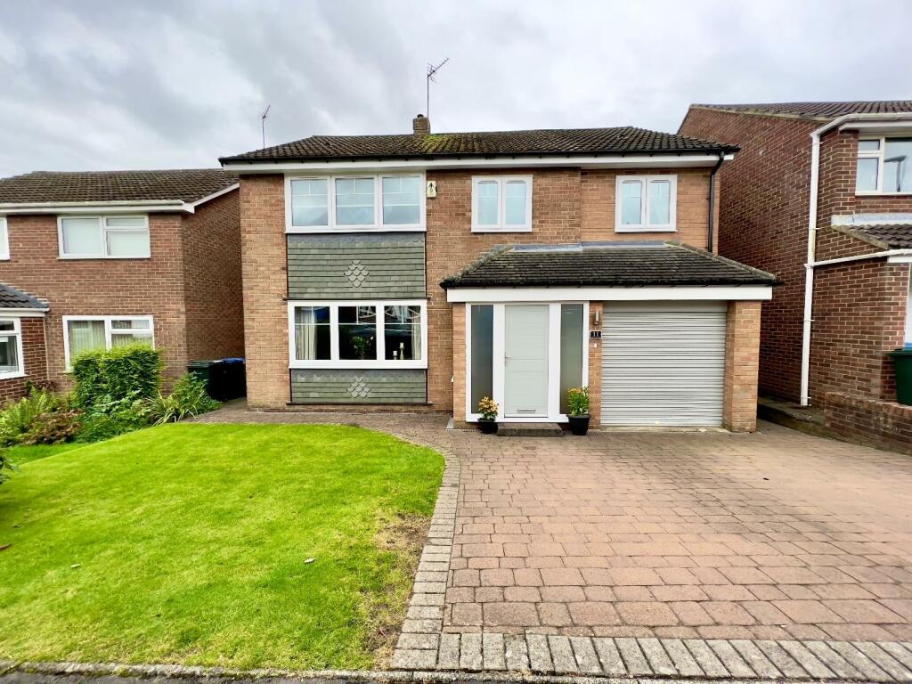 4 bedroom detached house for sale in Cambridgeshire Drive, Belmont