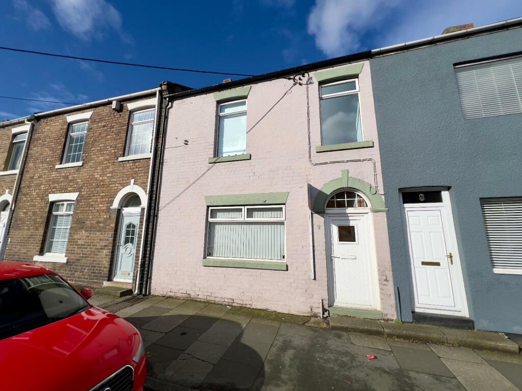 3 bedroom terraced house for sale in Frederick Street North