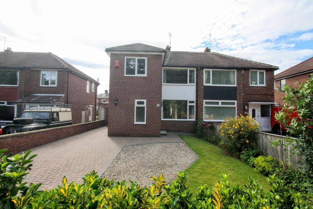 3 bedroom semidetached house for sale in Faverdale Road, Darlington, DL3