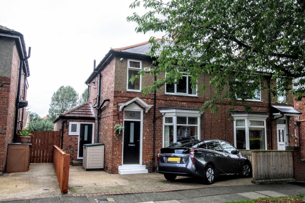 3 bedroom semidetached house for sale in Sandriggs, Darlington, DL3