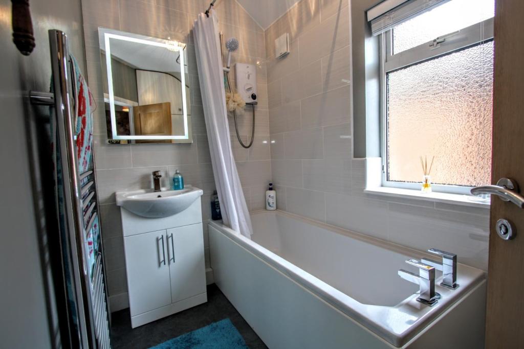 3 bedroom semidetached house for sale in Sandriggs, Darlington, DL3