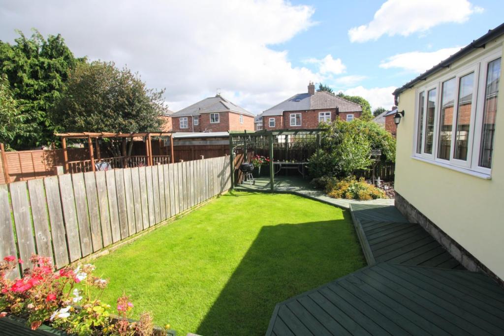 3 bedroom semidetached house for sale in North Road, Darlington, DL1