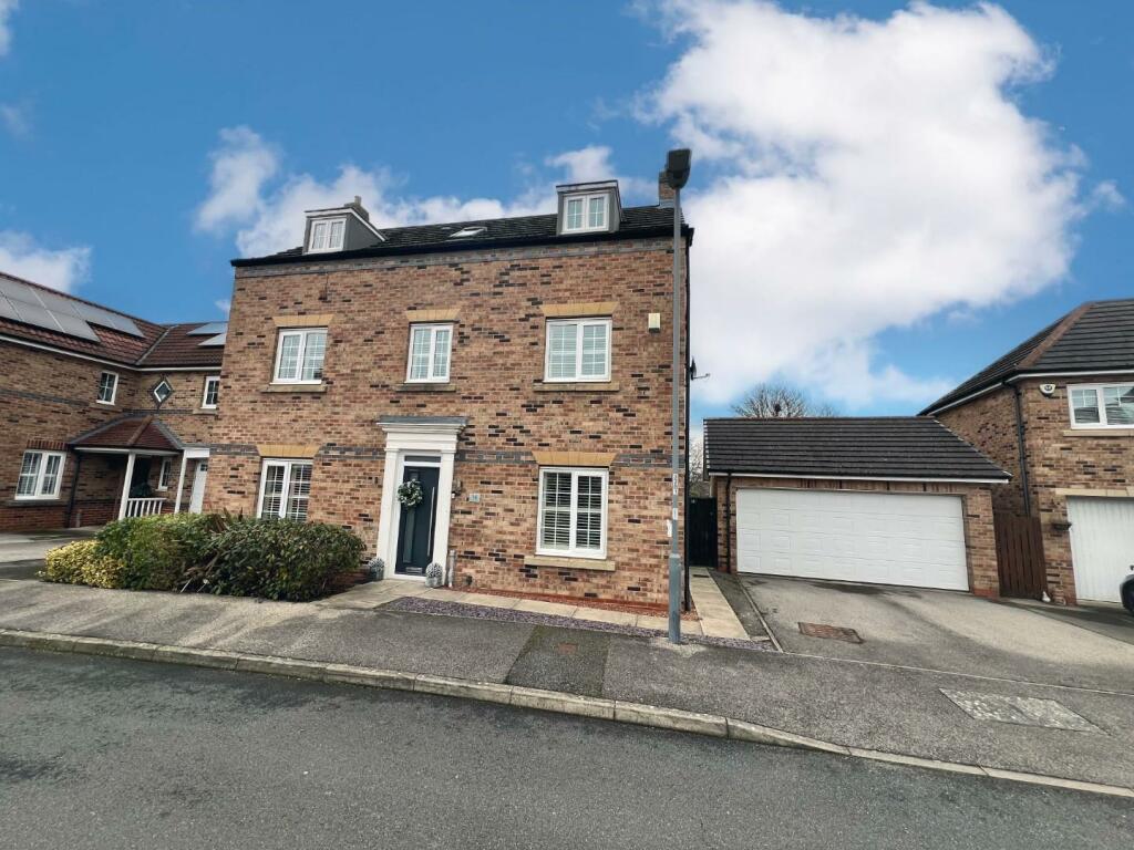 4 bedroom town house for sale in Sledmore Drive, Spennymoor, DL16