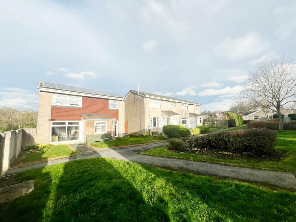 3 bedroom detached house for sale in Mayfields, Spennymoor, DL16