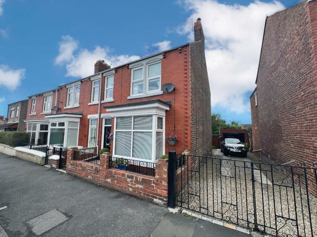 3 bedroom semidetached house for sale in Barnfield Road, Spennymoor