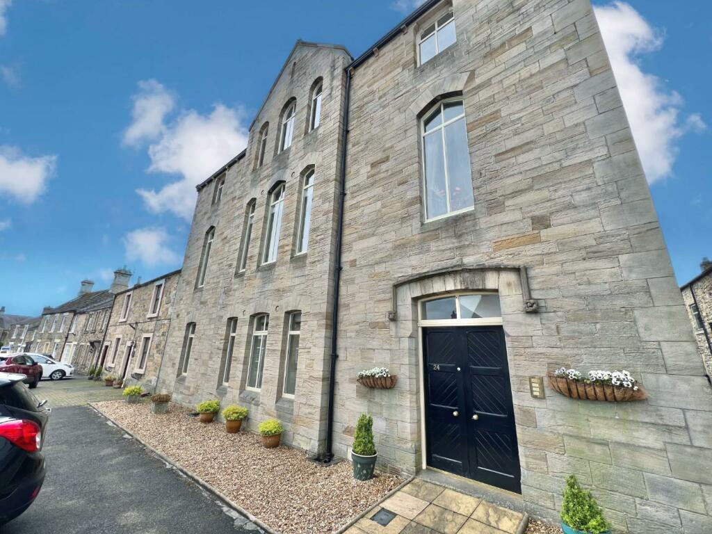 3 bedroom penthouse for sale in Market Place, Wolsingham, Weardale, DL13