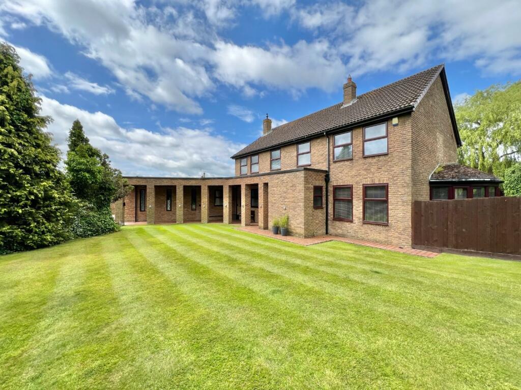 4 bedroom detached house for sale in Queensway, Willington, Crook, DL15