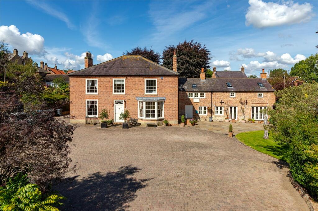 5 bedroom detached house for sale in Bedale Road, Aiskew, Bedale, North Yorkshire, DL8