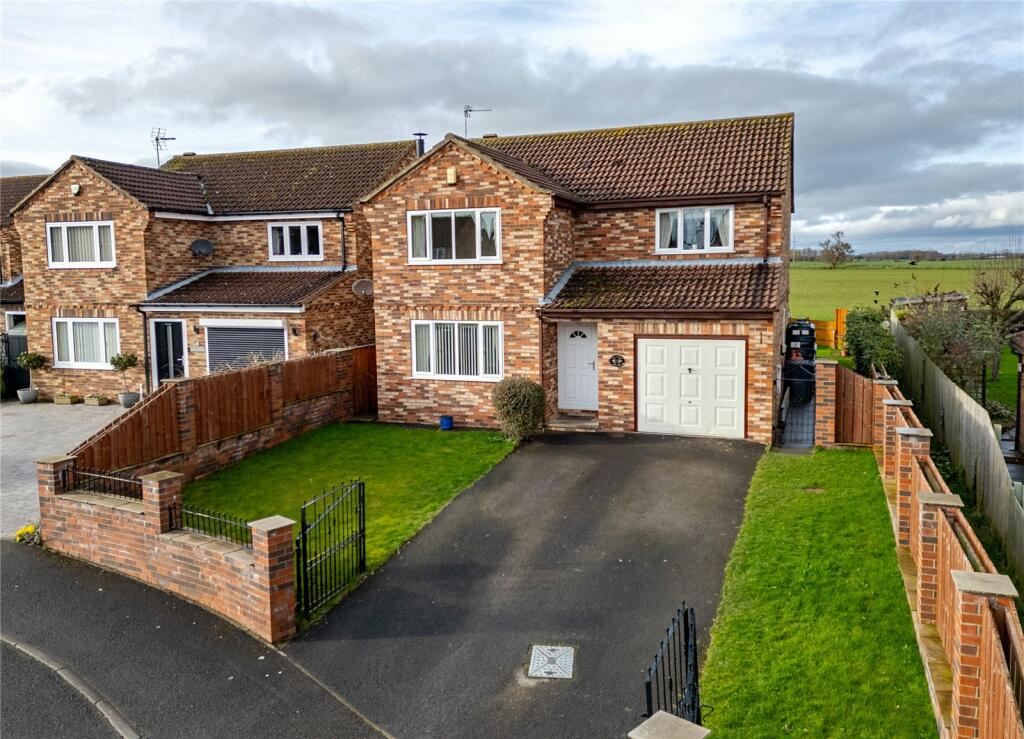 4 bedroom detached house for sale in Mastil Close, Little Crakehall