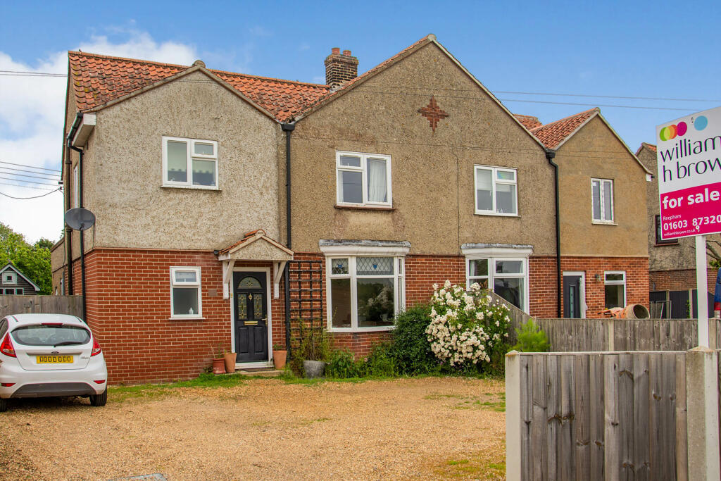 3 bedroom semidetached house for sale in Cawston Road, Reepham