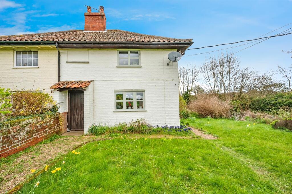 2 bedroom semidetached house for sale in Pettywell Corner, Reepham, Norwich, NR10