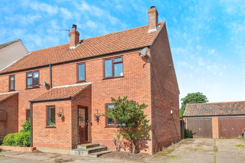 2 bedroom end of terrace house for sale in Elizabeth Close, Reepham