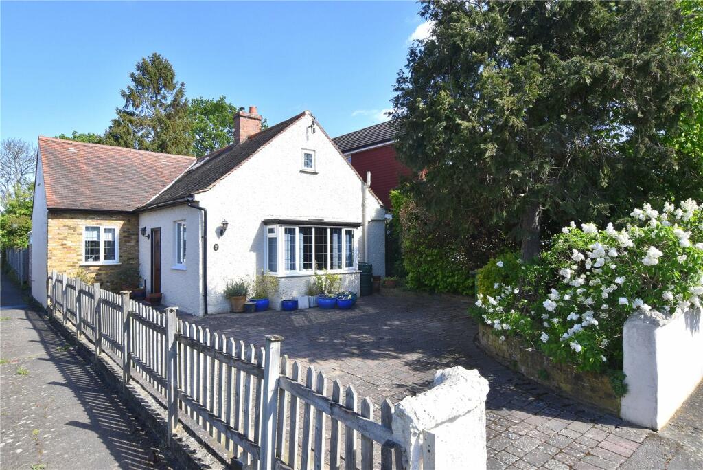 3 bedroom bungalow for sale in Freelands Road, Cobham, KT11