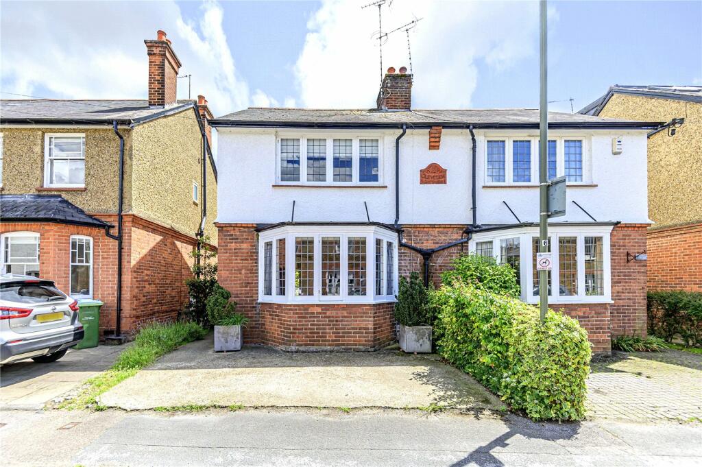 3 bedroom semidetached house for sale in Hogshill Lane, Cobham, KT11