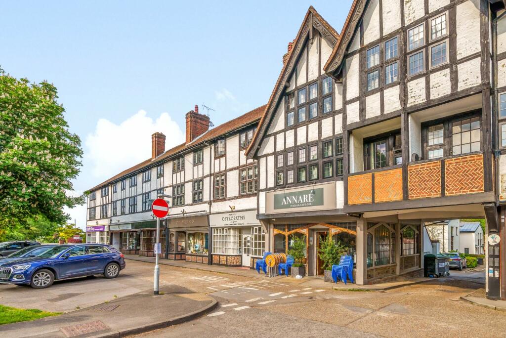 1 bedroom flat for sale in Parade, East Horsley, KT24