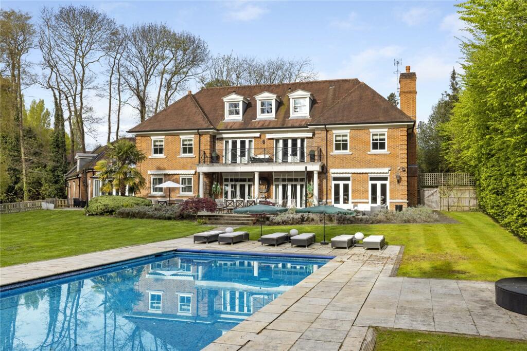 6 bedroom detached house for sale in Moles Hill, Crown Estate, Oxshott