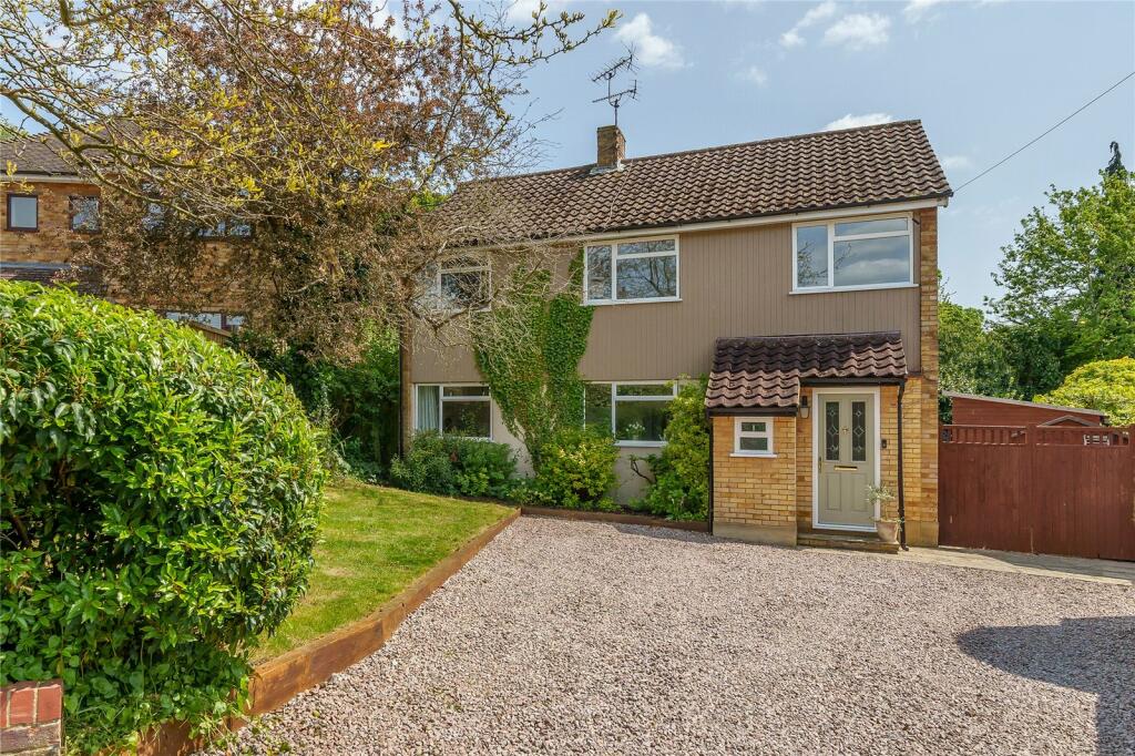 4 bedroom detached house for sale in Raymond Way, Claygate, KT10