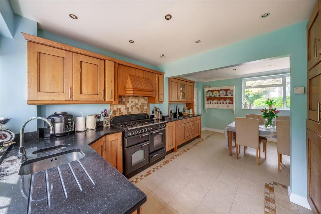 4 bedroom detached house for sale in Raymond Way, Claygate, KT10