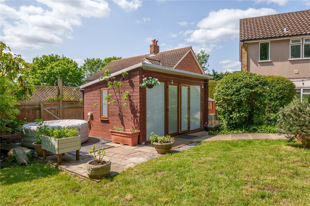 4 bedroom detached house for sale in Raymond Way, Claygate, KT10