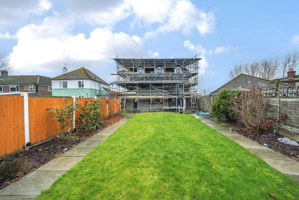 5 bedroom detached house for sale in Fairlands Avenue, Fairlands