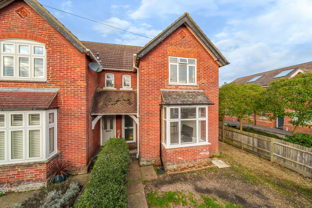 2 bedroom for sale in Station Road, Shalford, Guildford, GU4