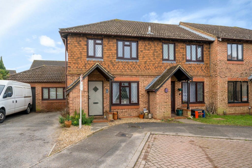 4 bedroom end of terrace house for sale in Newark Close, Burpham, Guildford, GU4