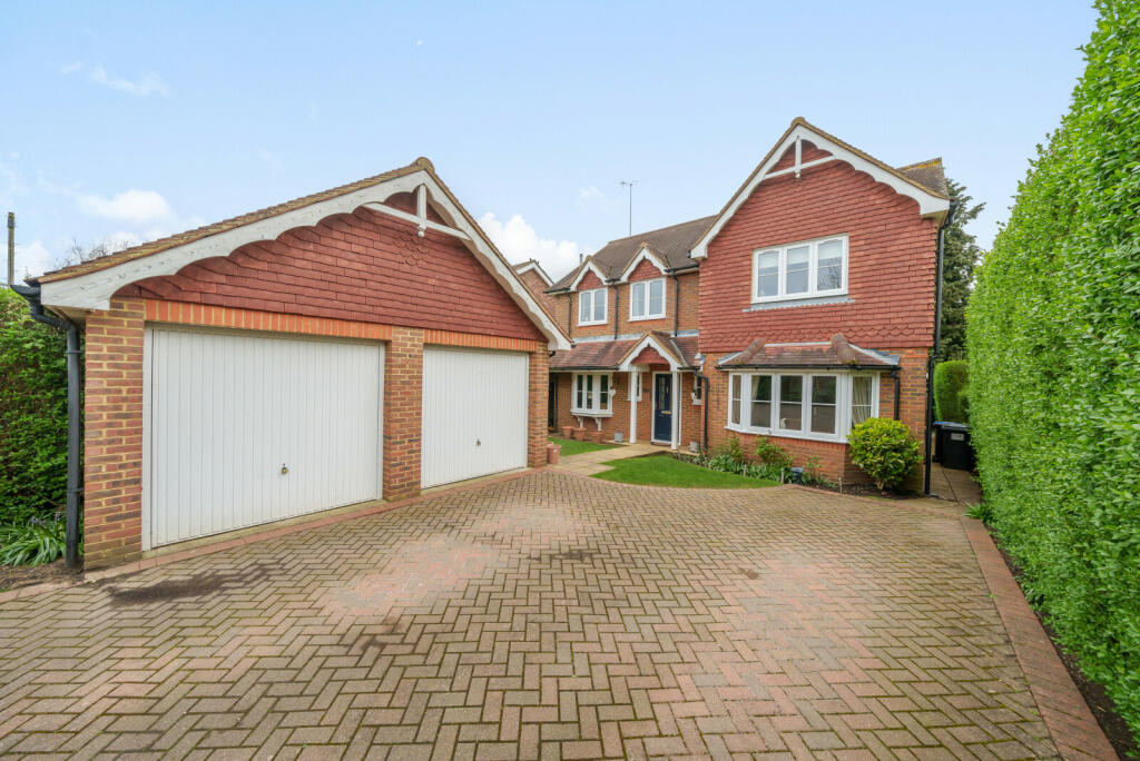 4 bedroom detached house for sale in Fullmer Way, Woodham, KT15