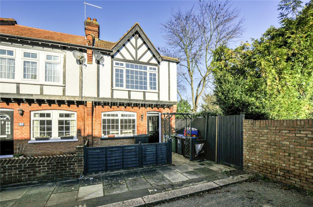 2 bedroom end of terrace house for sale in Kingscote Road, New Malden, KT3