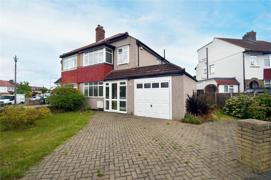 3 bedroom semidetached house for sale in Groveland Way, New Malden, KT3