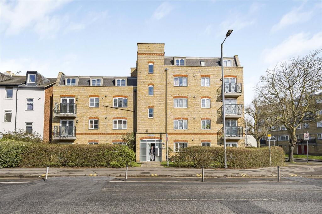 Main image of property: Carrington Court, 39 Kingston Road, New Malden, KT3