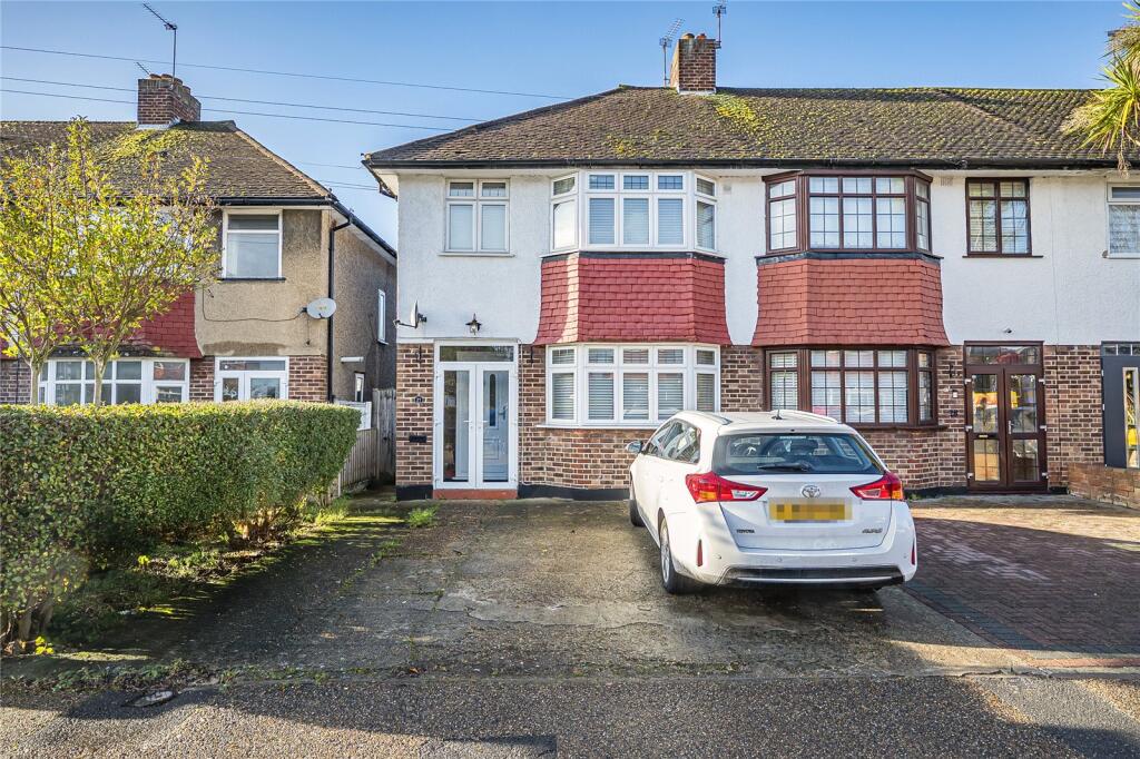 Main image of property: Chatsworth Gardens, New Malden, KT3