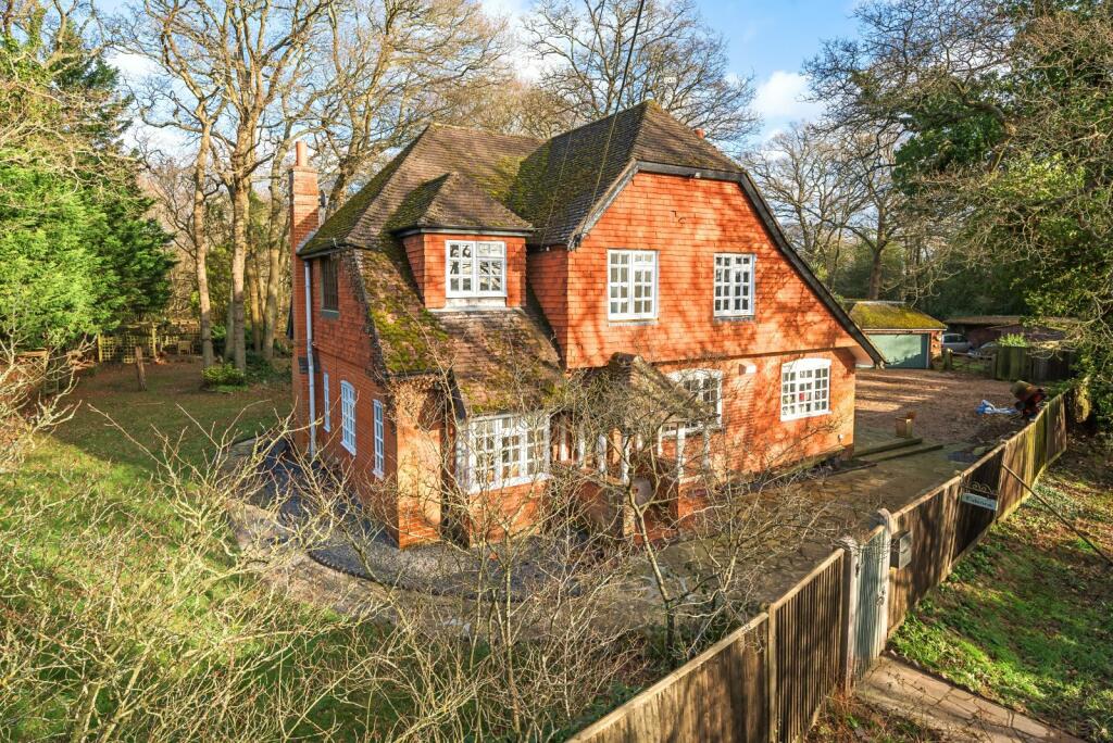 4 bedroom detached house for sale in Bonseys Lane, Chobham, GU24