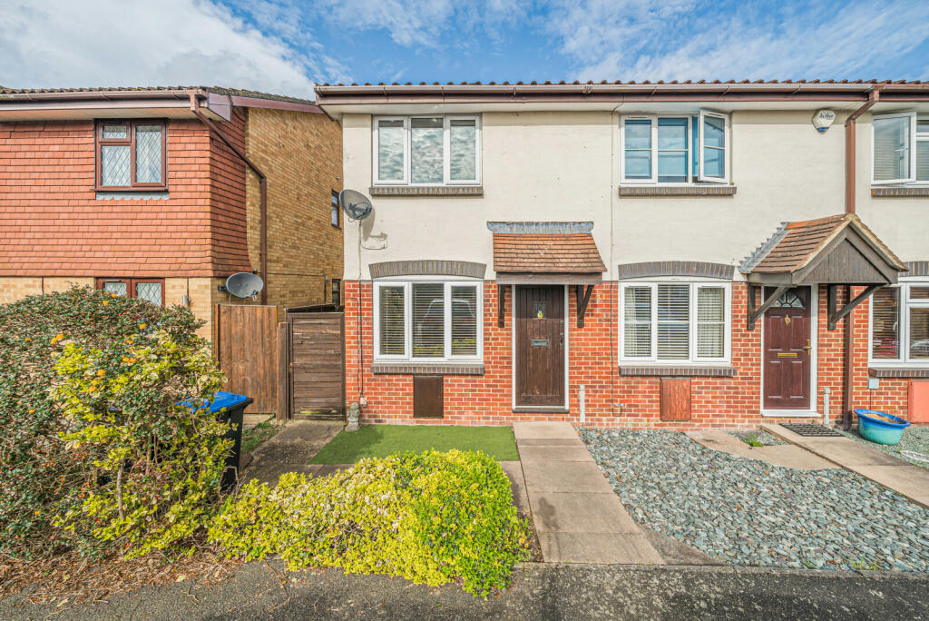 2 bedroom end of terrace house for sale in Jersey Close, Chertsey, KT16