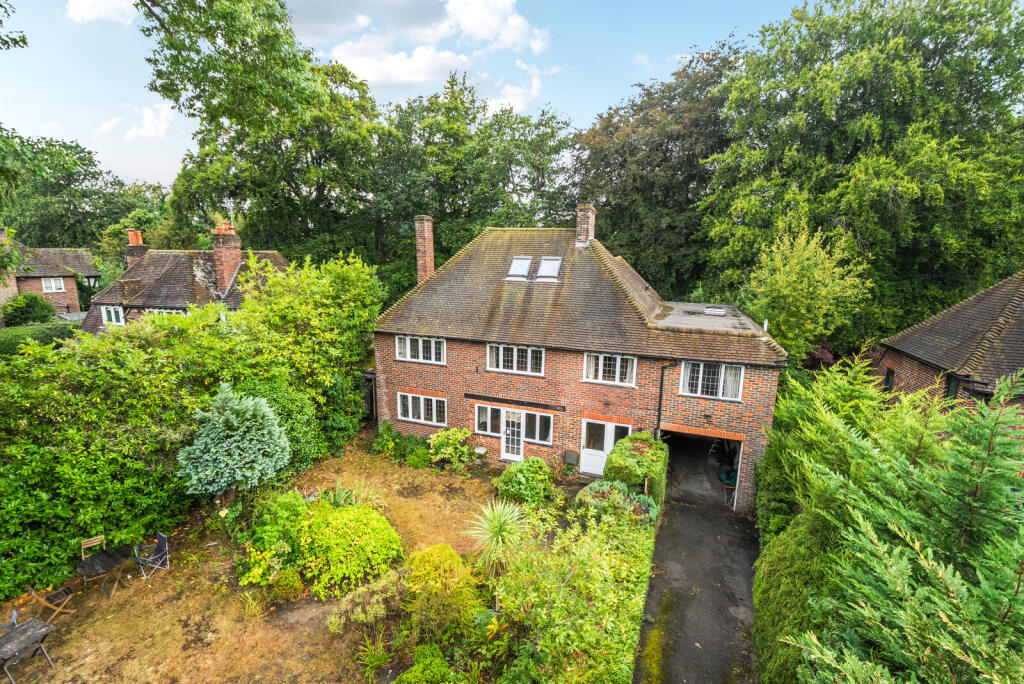Main image of property: Guildford Road, Chertsey, KT16