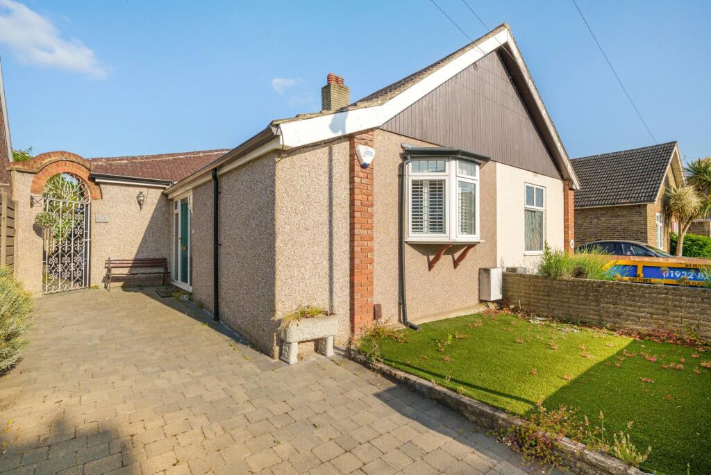 3 bedroom bungalow for sale in Sheep Walk, Shepperton, TW17