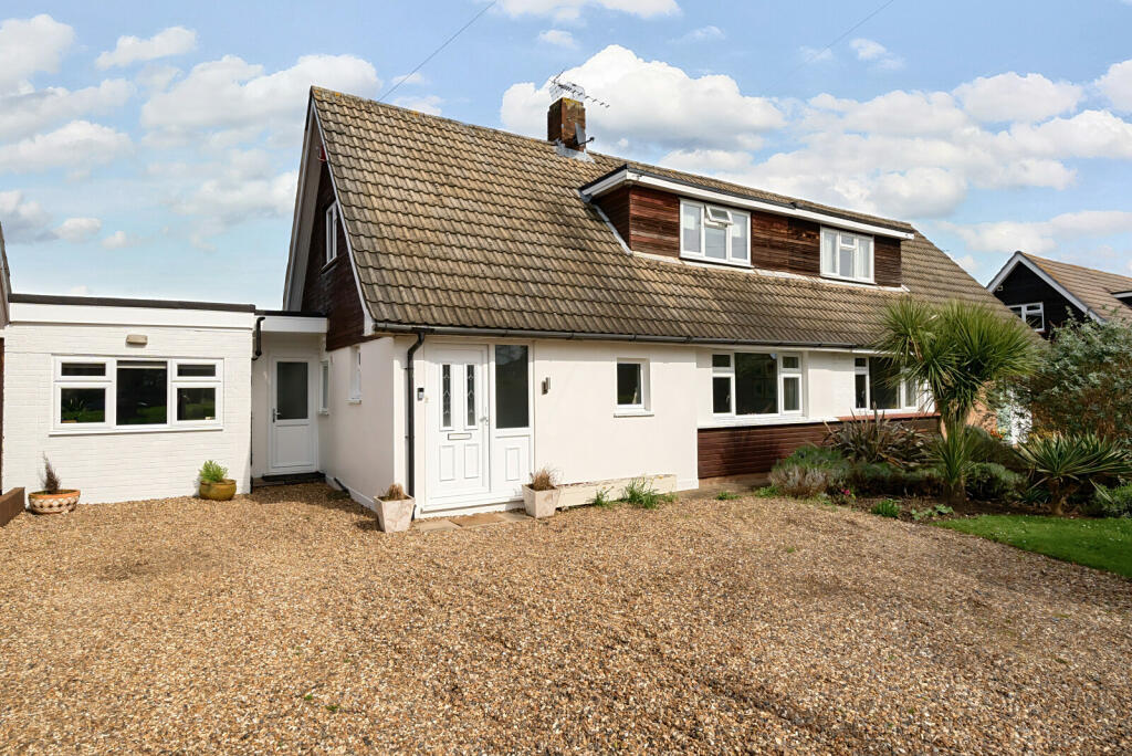 4 bedroom semidetached house for sale in Oakhall Drive, SunburyOn