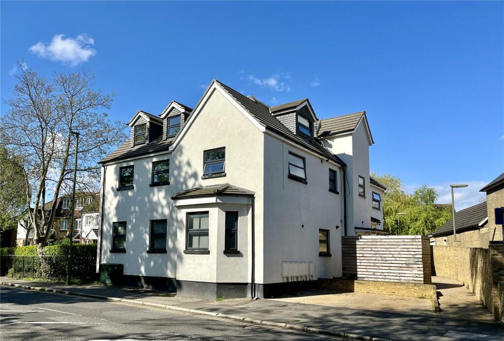 15 bedroom flat for sale in Russell Road, Shepperton, TW17