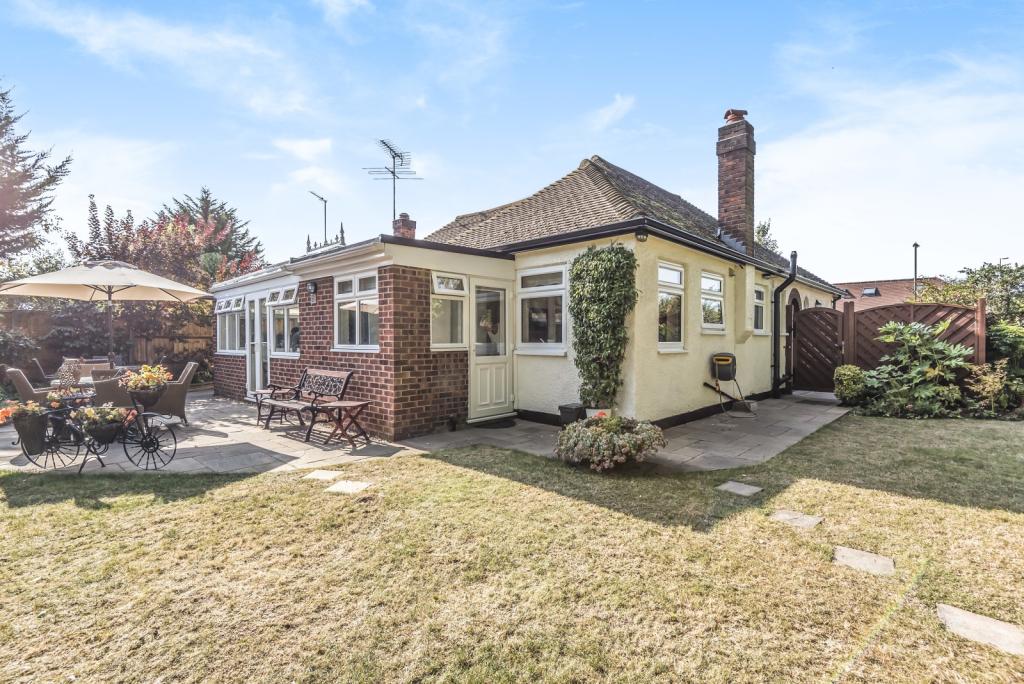 3 bedroom detached bungalow for sale in Manor Farm Avenue, Shepperton, TW17