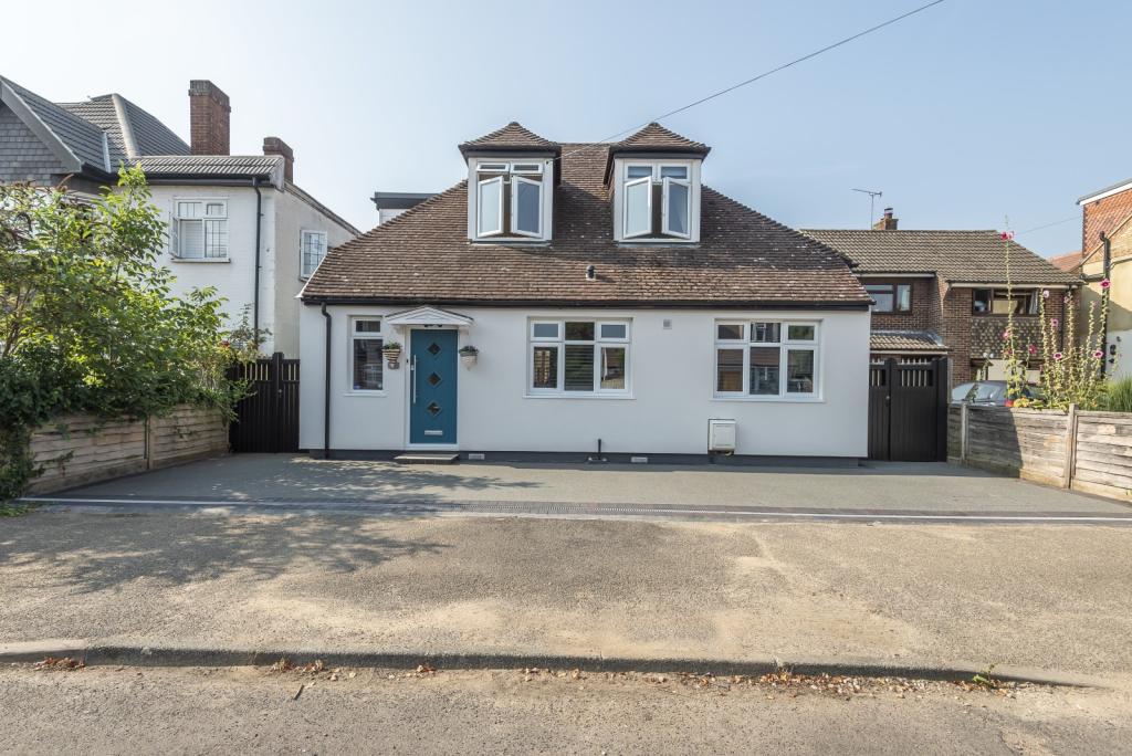 5 bedroom detached bungalow for sale in Squires Road, Shepperton, TW17