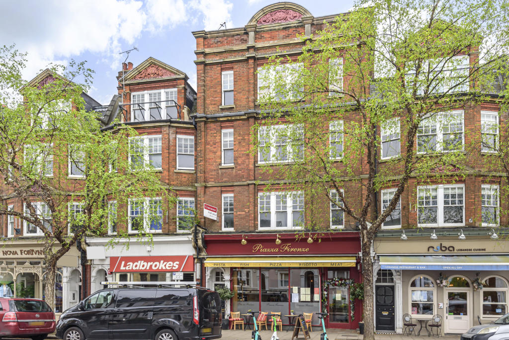 3 bedroom flat for sale in High Street, Teddington, TW11