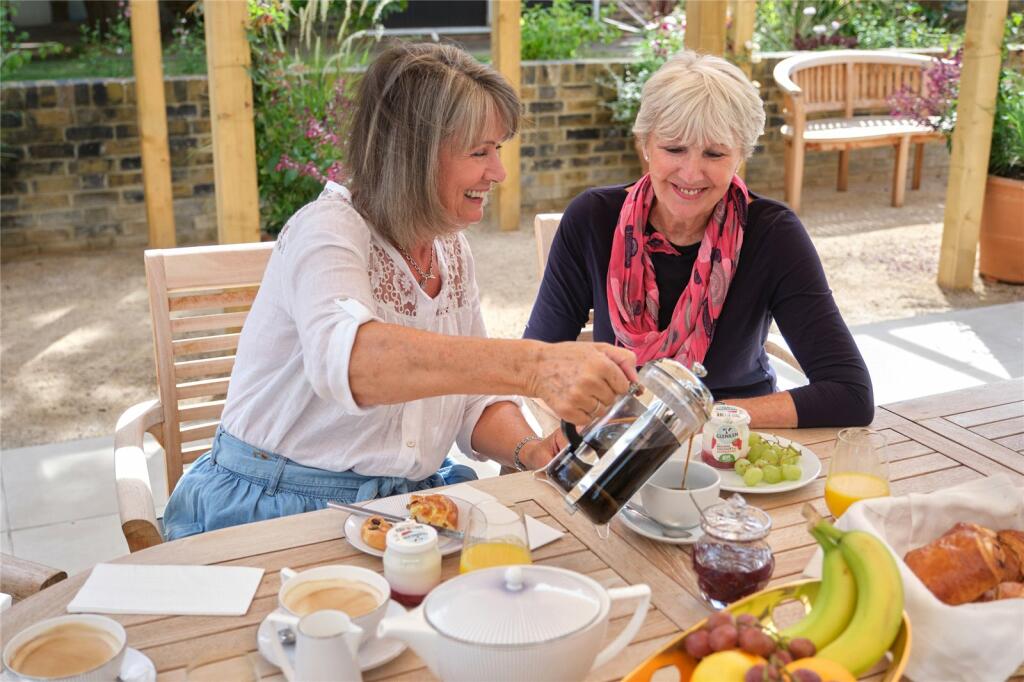 1 bedroom apartment for sale in Lower Teddington Road, Hampton Wick, KT1