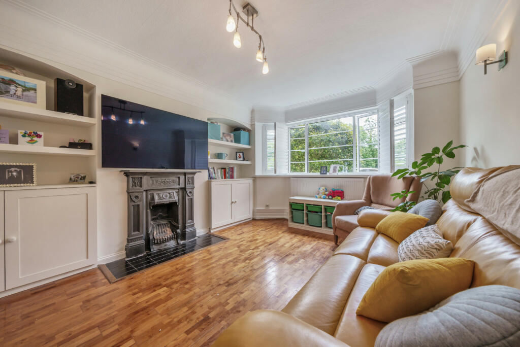 3 bedroom apartment for sale in Park Road, Hampton Wick, KT1