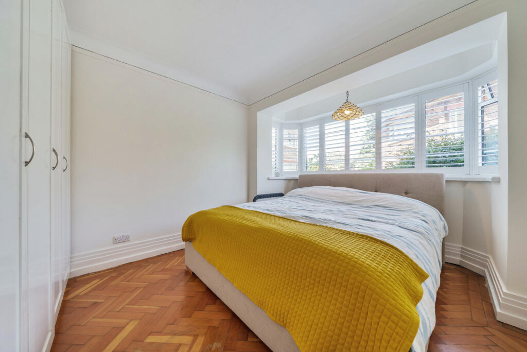 3 bedroom apartment for sale in Park Road, Hampton Wick, KT1