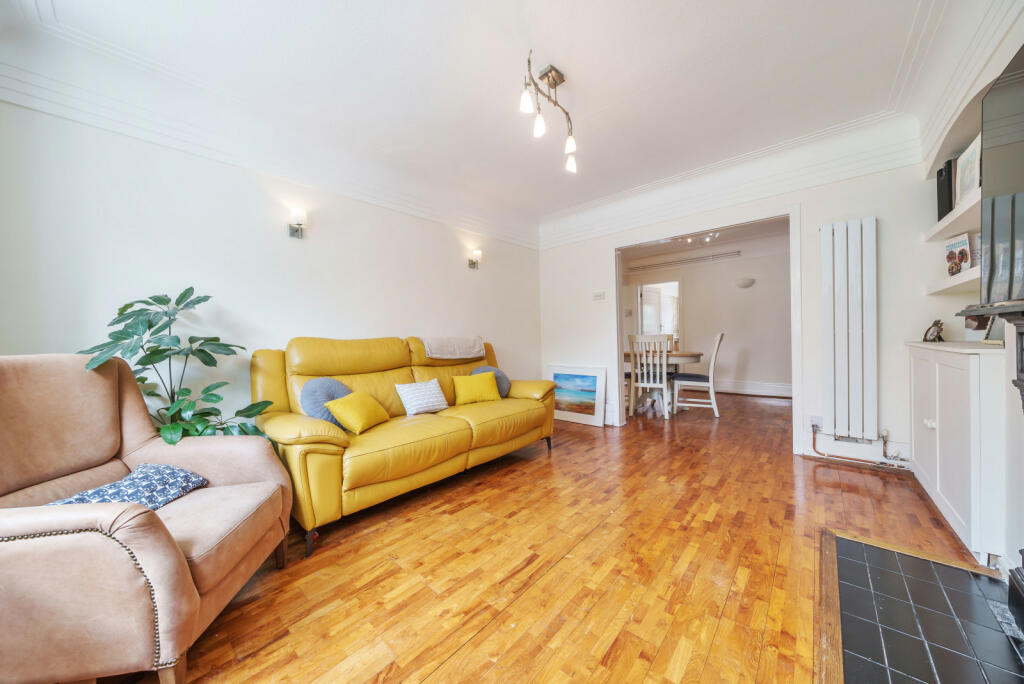 3 bedroom apartment for sale in Park Road, Hampton Wick, KT1