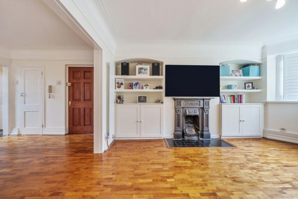 3 bedroom apartment for sale in Park Road, Hampton Wick, KT1