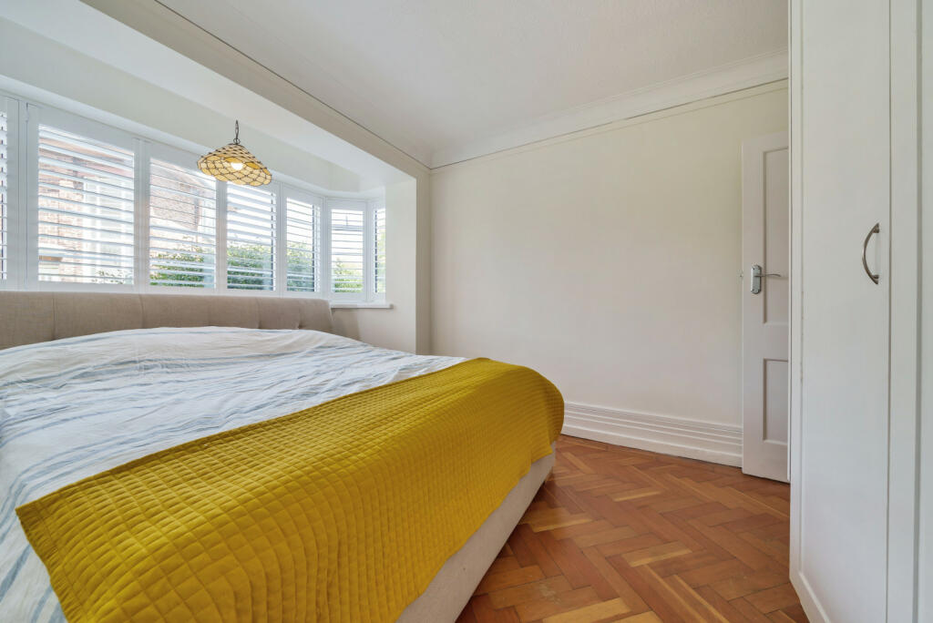 3 bedroom apartment for sale in Park Road, Hampton Wick, KT1