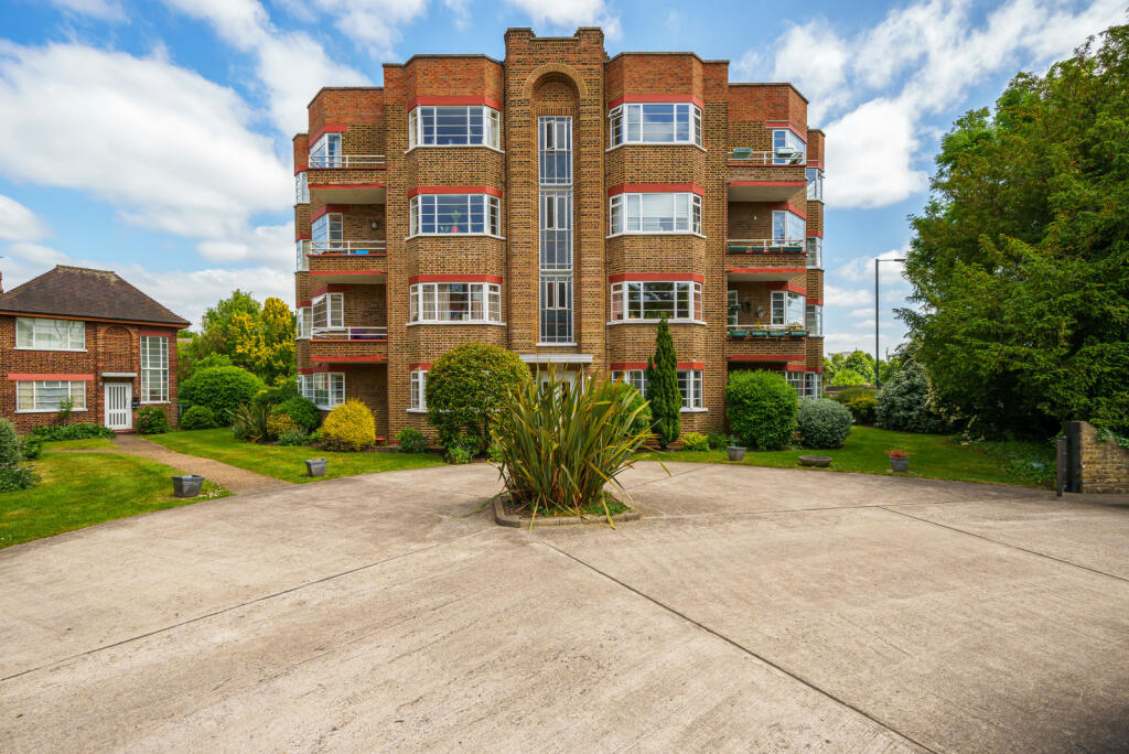 3 bedroom apartment for sale in Park Road, Hampton Wick, KT1