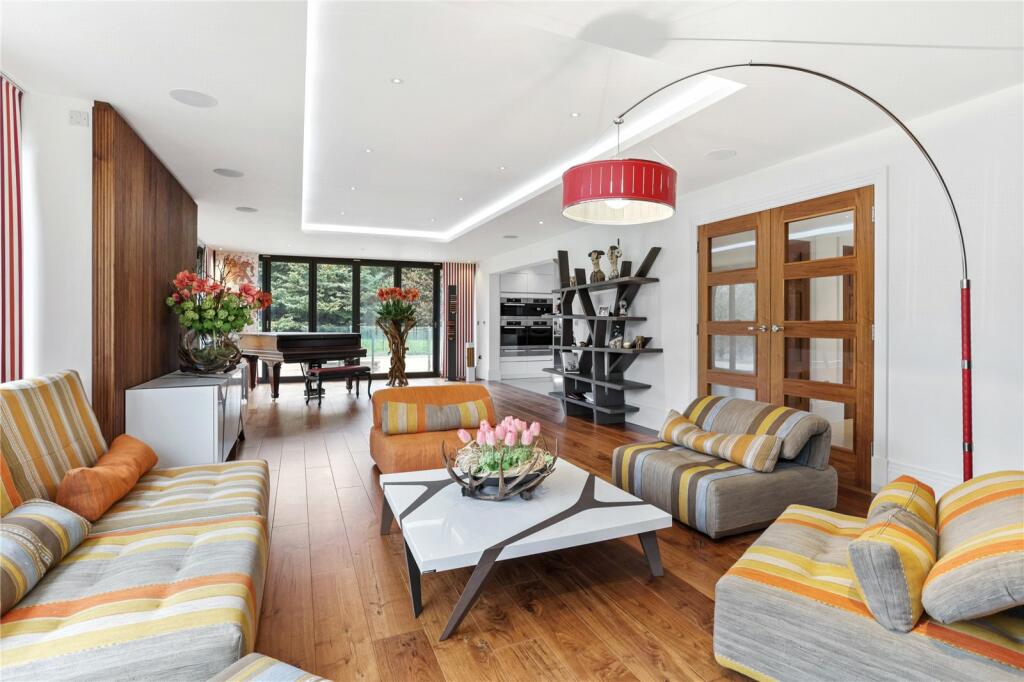 5 bedroom detached house for sale in Esher Road, Hersham, WaltononThames, KT12